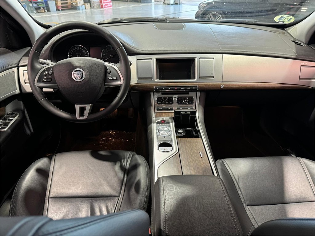 Foto 10 JAGUAR XF 2.2 LUXURY 200CV