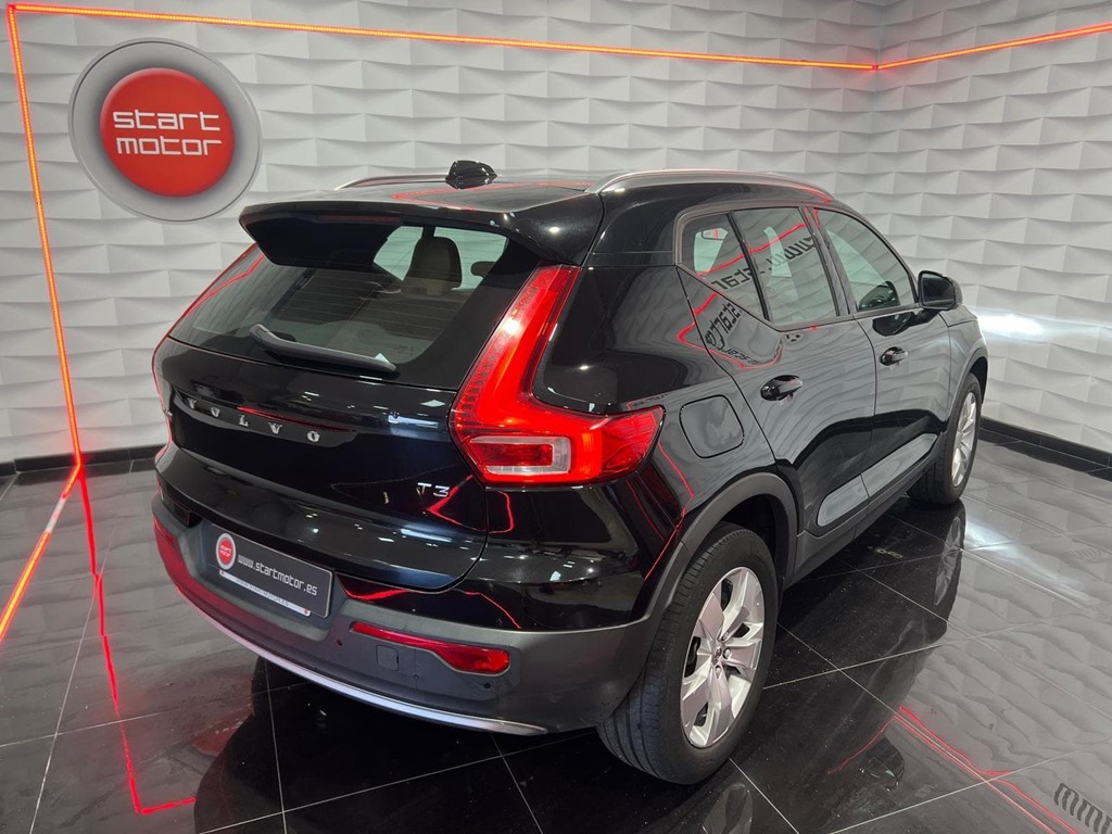 Foto 3 VOLVO XC40 MOMENTUM 1.5 T3 156CV