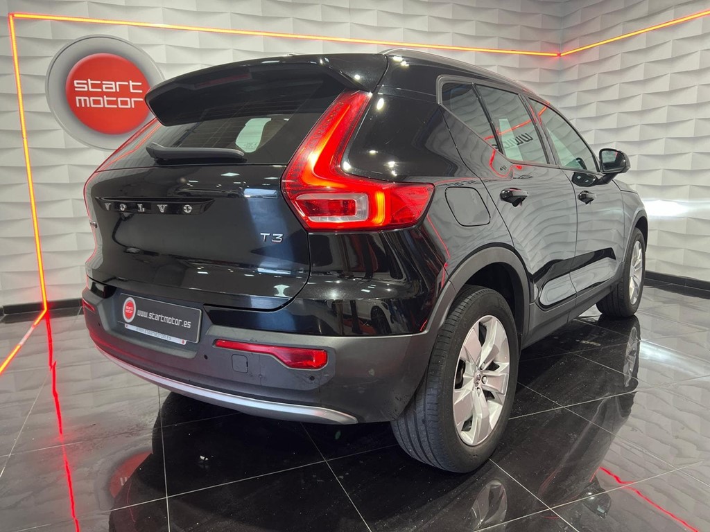 Foto 4 VOLVO XC40 MOMENTUM 1.5 T3 156CV